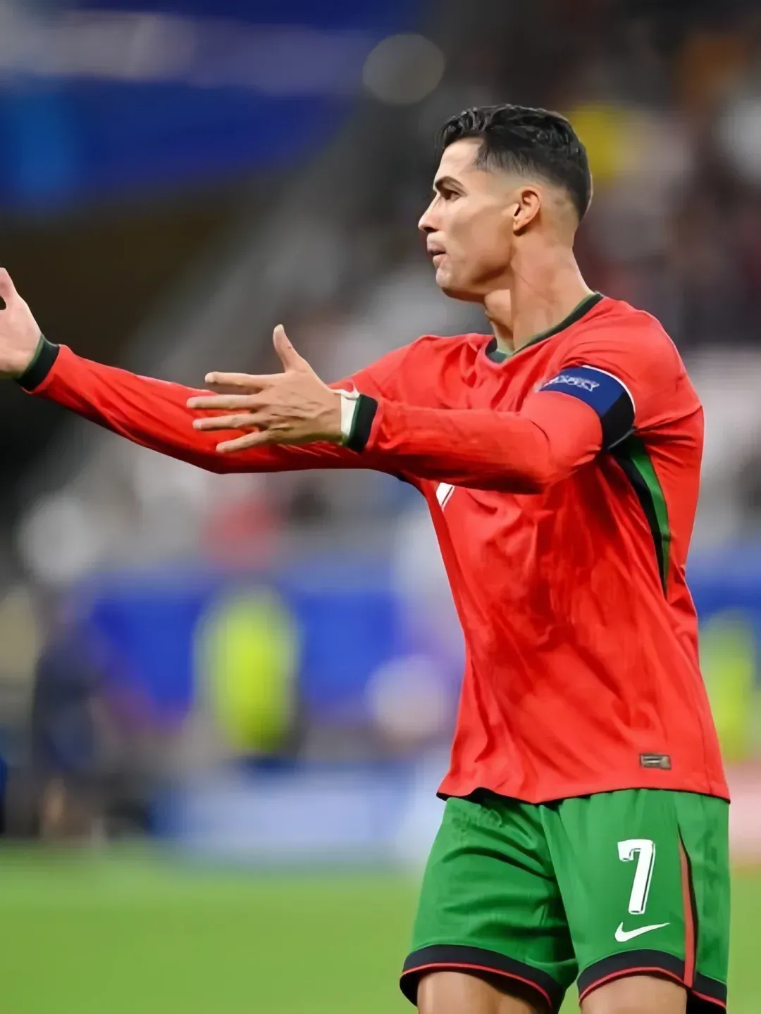 葡萄牙国家队训练开放日,今晨造点机会引观众欢呼,法联杯在即,纪律约束更严格(欧洲杯葡萄牙踢法国开赛) 葡萄牙国家队训练开放日,今晨造点机会引观众欢呼,法联杯在即,纪律约束更严格(欧洲杯葡萄牙踢法国开赛)