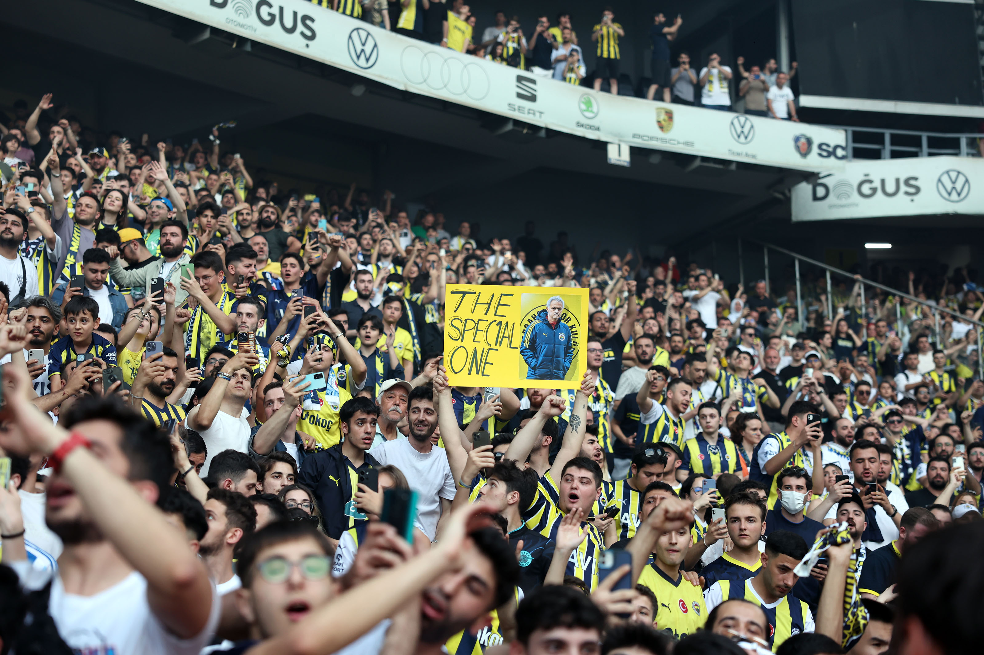 葡萄牙国家队训练开放日,今晨造点机会引观众欢呼,法联杯在即,纪律约束更严格(欧洲杯葡萄牙踢法国开赛) 葡萄牙国家队训练开放日,今晨造点机会引观众欢呼,法联杯在即,纪律约束更严格(欧洲杯葡萄牙踢法国开赛)