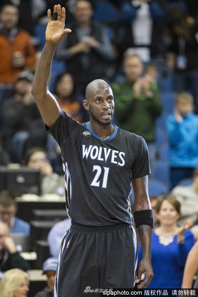 欧篮联倒计时；明尼苏达森林狼今晨临场应变；细节引发关注；球迷炸锅；更衣室氛围转暖的简单介绍