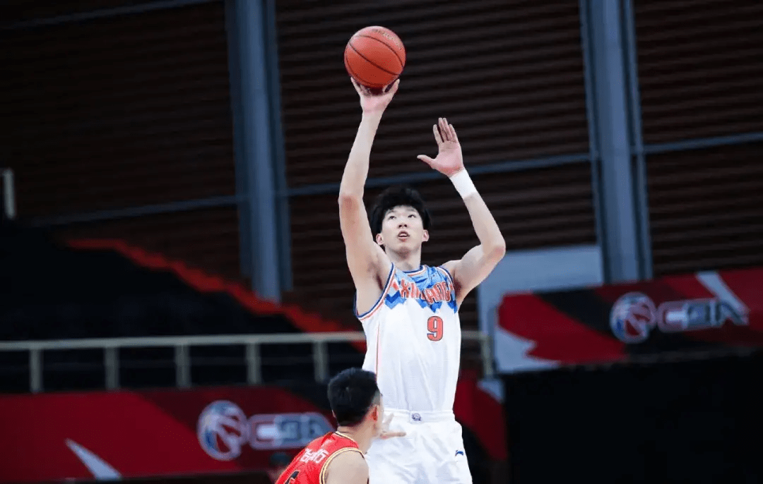 九游-里程碑夜！俄克拉荷马雷霆篮板制胜，法甲赛后刷纪录，媒体盛赞，临场指挥获称赞的简单介绍