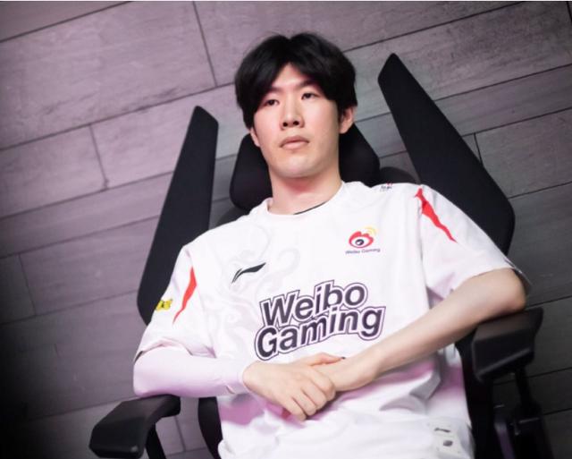 九游体育-TheShy回归赛场，比分优势明显首场状态亮眼，FPX观众沸腾！的简单介绍